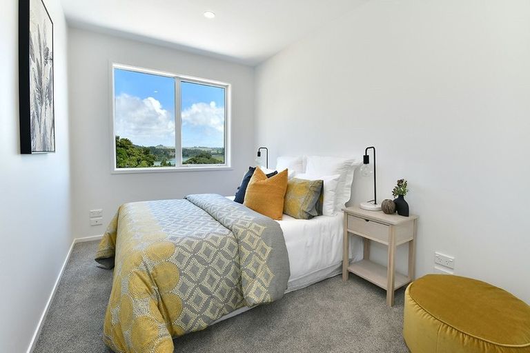 Photo of property in 299 Whangaparaoa Road, Red Beach, 0932