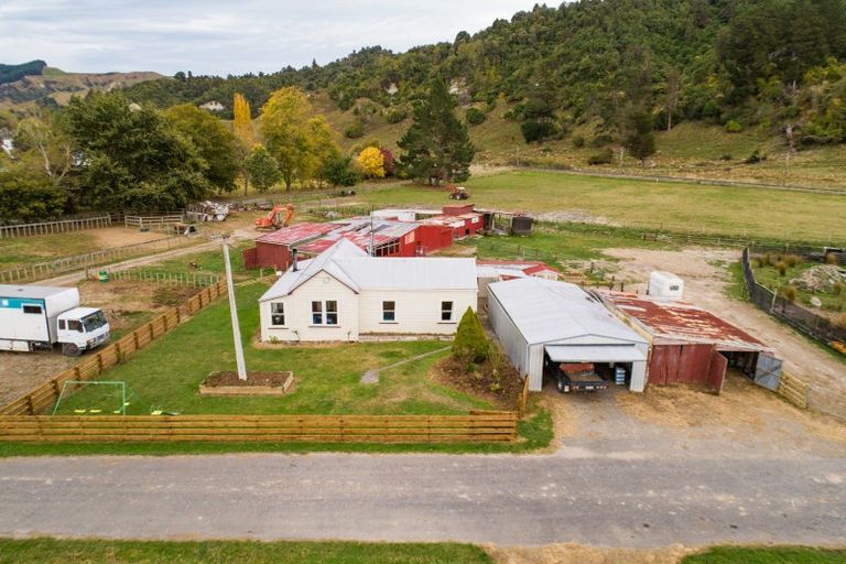Photo of property in 1 Kereru Street, Mangaweka, 4797