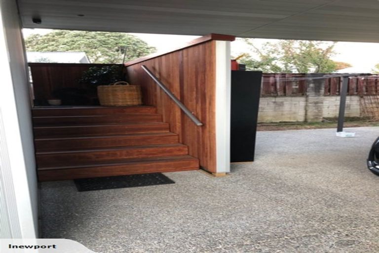 Photo of property in 2a Kiwi Esplanade, Mangere Bridge, Auckland, 2022