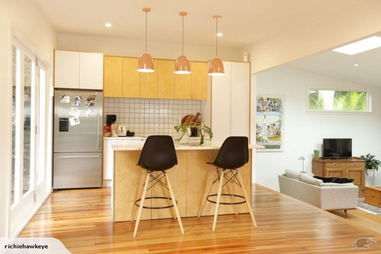 Photo of property in 18 Waima Crescent, Titirangi, Auckland, 0604