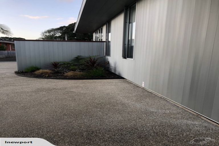 Photo of property in 2a Kiwi Esplanade, Mangere Bridge, Auckland, 2022