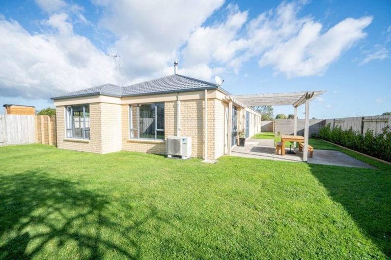 Photo of property in 8 Logan Place, Kelvin Grove, Palmerston North, 4414