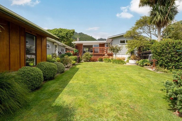 Photo of property in 10 Matenga Street, Waikanae, 5036