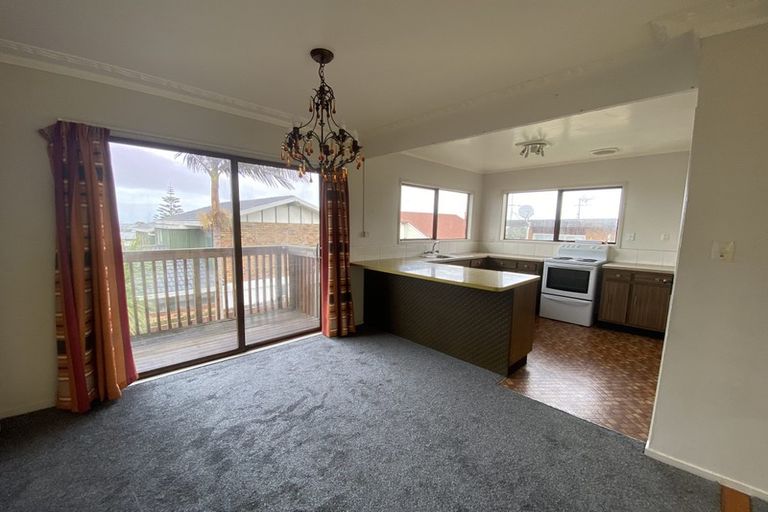 Photo of property in 2/22 Tui Glen Road, Birkenhead, Auckland, 0626