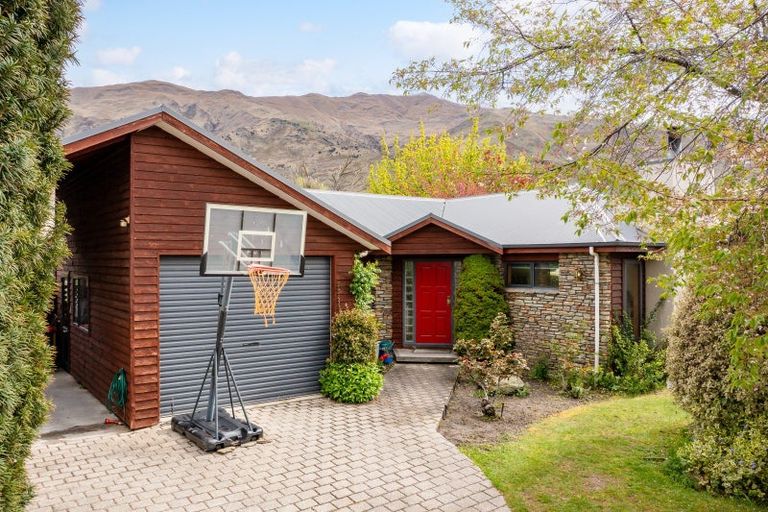 Photo of property in 85 Meadowstone Drive, Wanaka, 9305