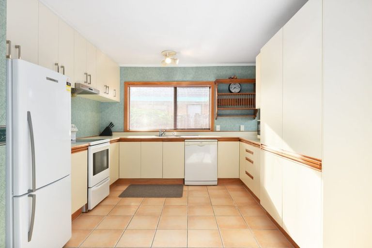 Photo of property in 2/4 Miriam Corban Heights, Henderson, Auckland, 0612