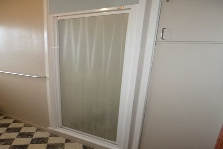 Photo of property in 2/62 Tiroroa Avenue, Te Atatu South, Auckland, 0610