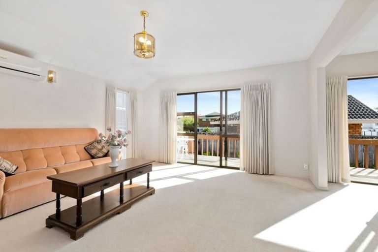 Photo of property in 1/22 Woodbridge Lane, Milford, Auckland, 0620