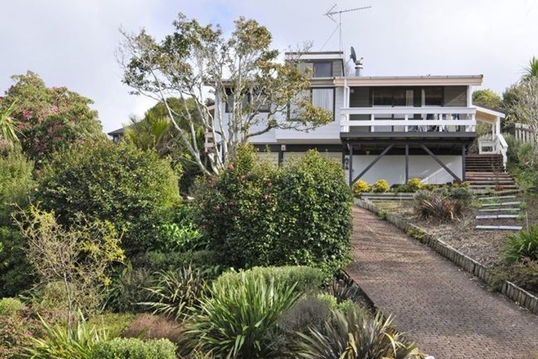 Photo of property in 19 Miraka Place, Birkenhead, Auckland, 0626