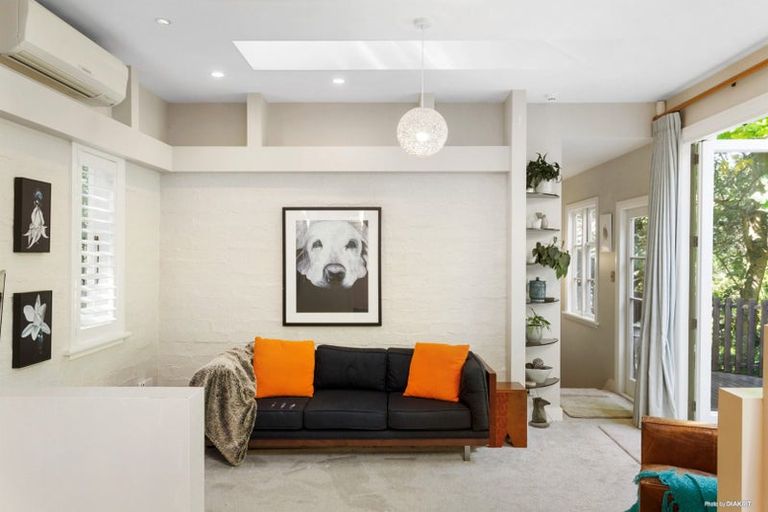 Photo of property in 55 Pupuke Road, Birkenhead, Auckland, 0627