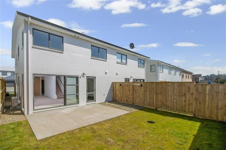 Photo of property in 33 Samuel Cassidy Avenue, Swanson, Auckland, 0614