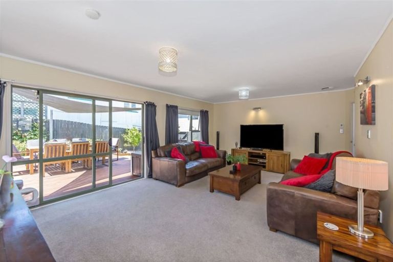 Photo of property in 2/287 Vipond Road, Stanmore Bay, Whangaparaoa, 0932