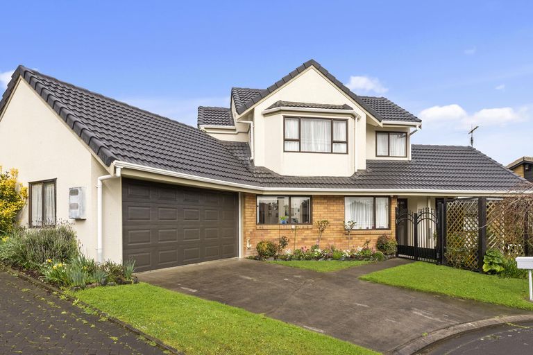Photo of property in 23 Bosnyak Drive, Te Atatu South, Auckland, 0610