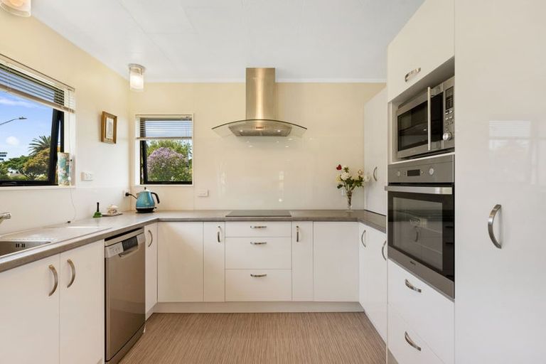 Photo of property in 1/38 Douglas Mclean Avenue, Marewa, Napier, 4110