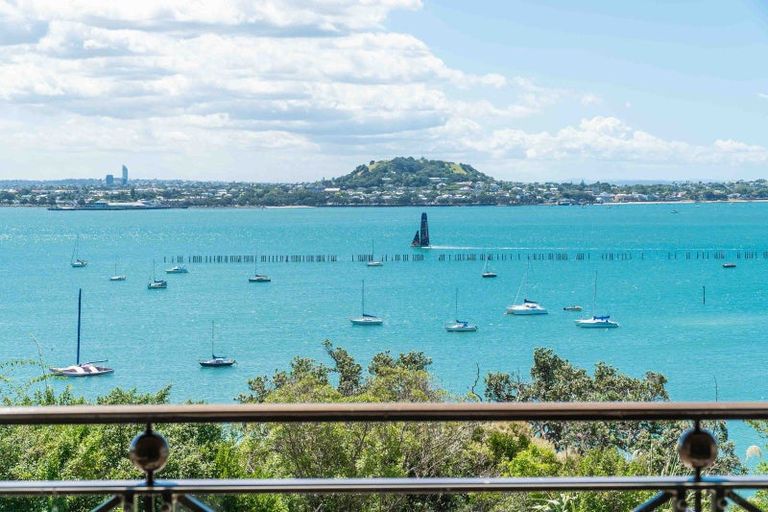 Photo of property in 84 Paritai Drive, Orakei, Auckland, 1071