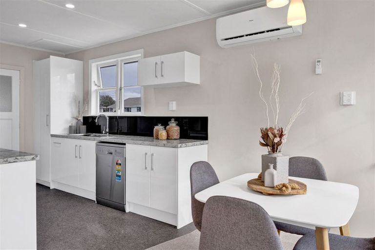 Photo of property in 13 Malone Place, Hawera, 4610