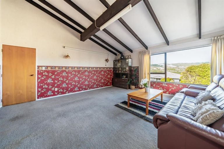 Photo of property in 10 Ordley Grove, Tawa, Wellington, 5028