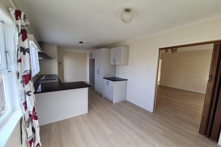 Photo of property in 6 Longburn Road, Henderson, Auckland, 0610