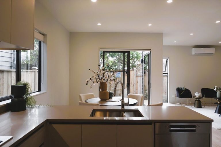 Photo of property in 46d Tiroroa Avenue, Te Atatu South, Auckland, 0610