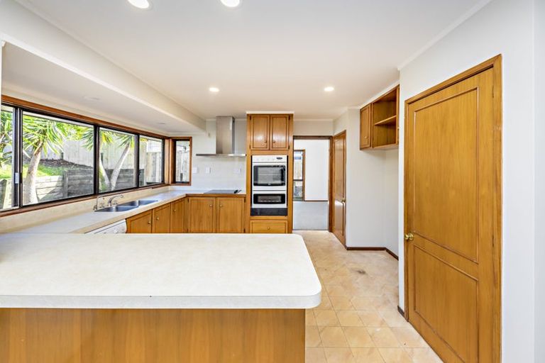 Photo of property in 16 Voltaire Court, Botany Downs, Auckland, 2010