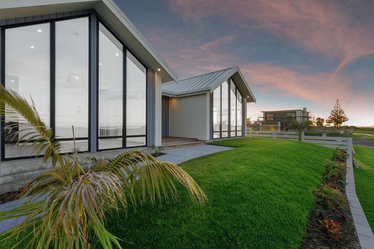 Photo of property in 16 Pacific Parade, Coastlands, Whakatane, 3120