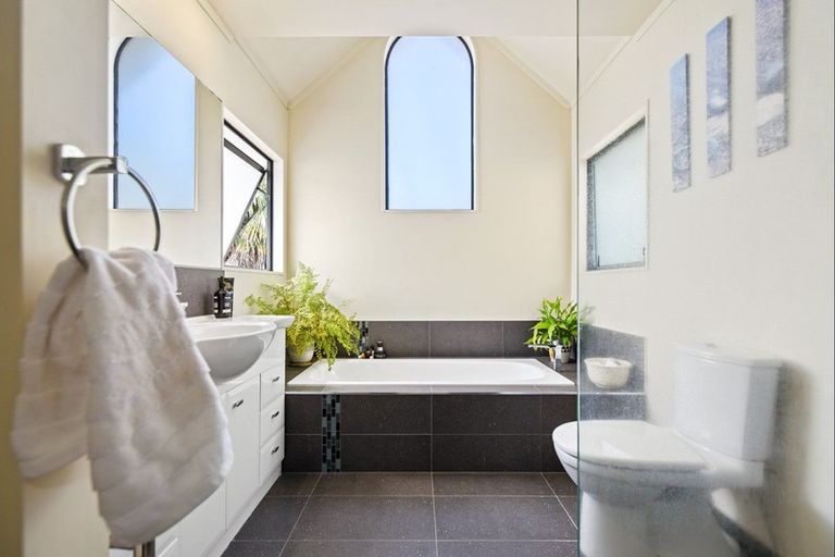 Photo of property in 4a Wellington Street, Hamilton East, Hamilton, 3216