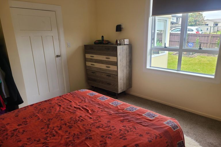 Photo of property in 2c Waiari Road, Conifer Grove, Takanini, 2112