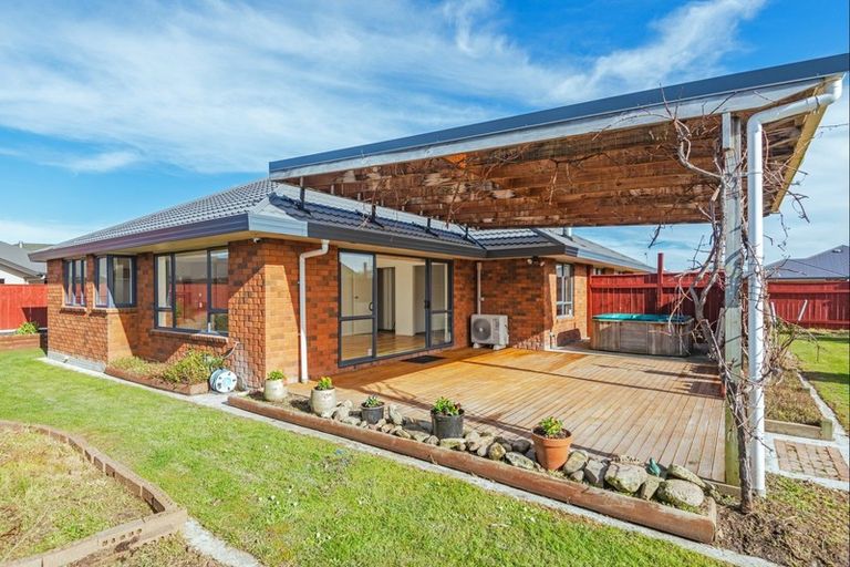 Photo of property in 8 Sorrento Place, Kelvin Grove, Palmerston North, 4414