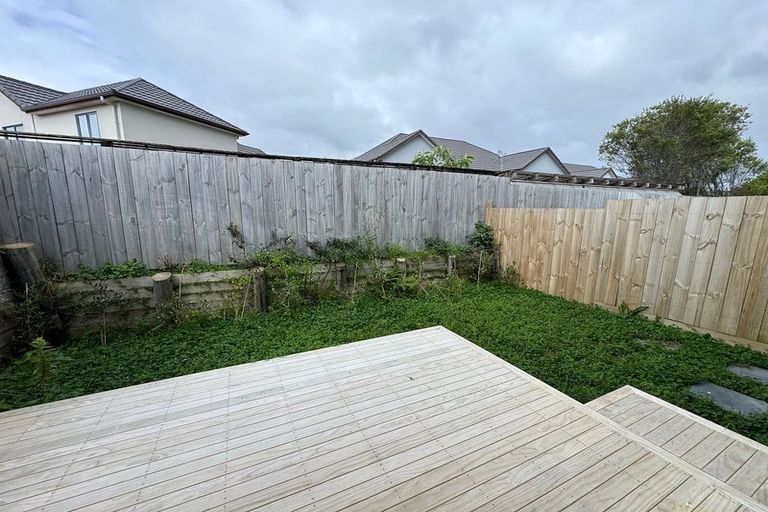 Photo of property in 14 Medallion Drive, Oteha, Auckland, 0632