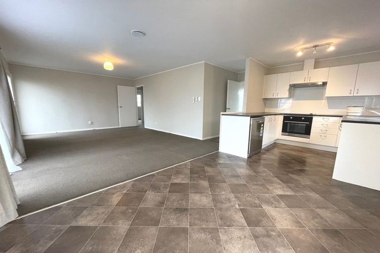 Photo of property in 2/25 Melleray Place, Randwick Park, Auckland, 2105