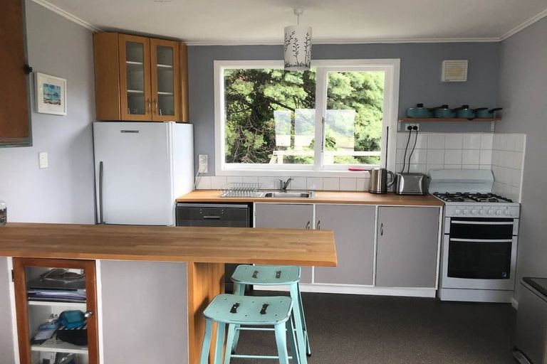 Photo of property in 2 Milne Terrace, Island Bay, Wellington, 6023