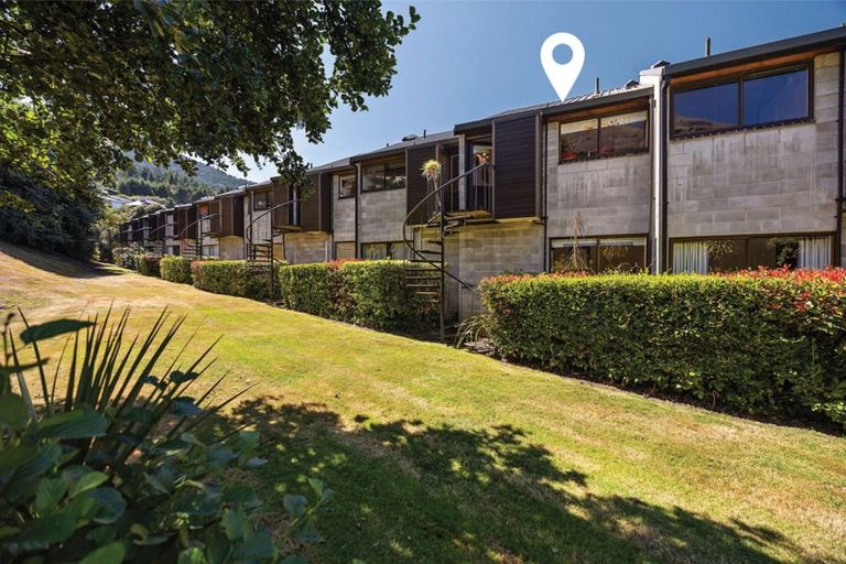 Photo of property in Alpine Meadows Apartments, 135w Fernhill Road, Fernhill, Queenstown, 9300