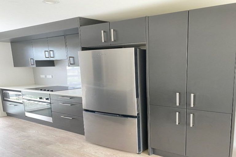 Photo of property in 1 Kaneke Place, Glen Eden, Auckland, 0602