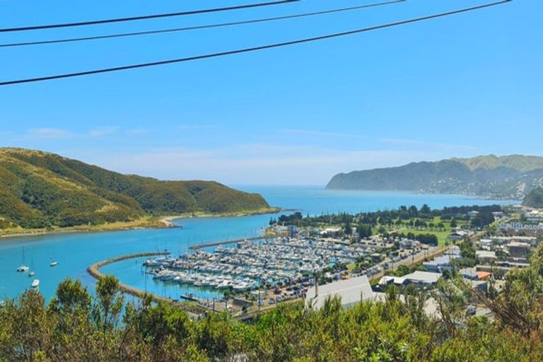 Photo of property in 41 Kiriwai Road, Paremata, Porirua, 5024