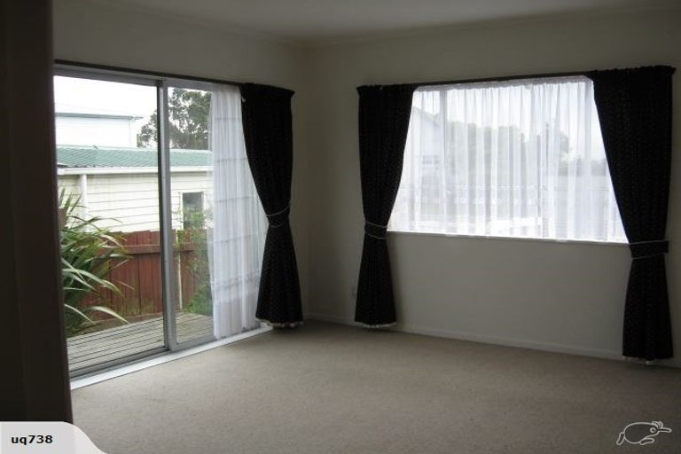 Photo of property in 25a Chetwode Grove, Newlands, Wellington, 6037