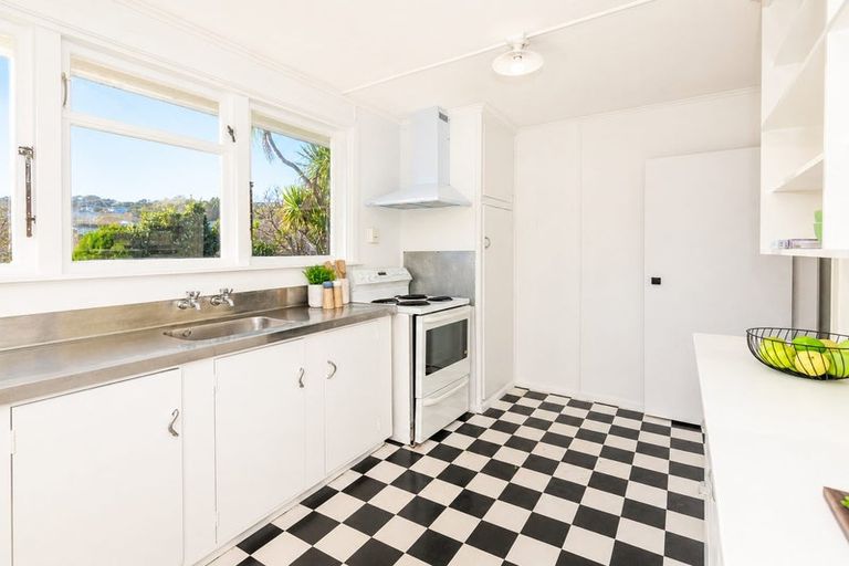 Photo of property in 37 Mana Avenue, Titahi Bay, Porirua, 5022