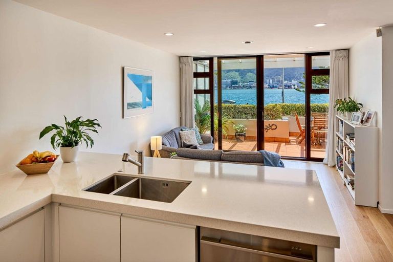 Photo of property in 1/326 Oriental Parade, Oriental Bay, Wellington, 6011