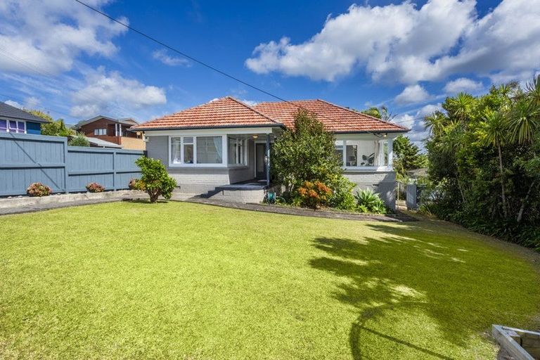 Photo of property in 1/73 Ocean View Road, Hillcrest, Auckland, 0627