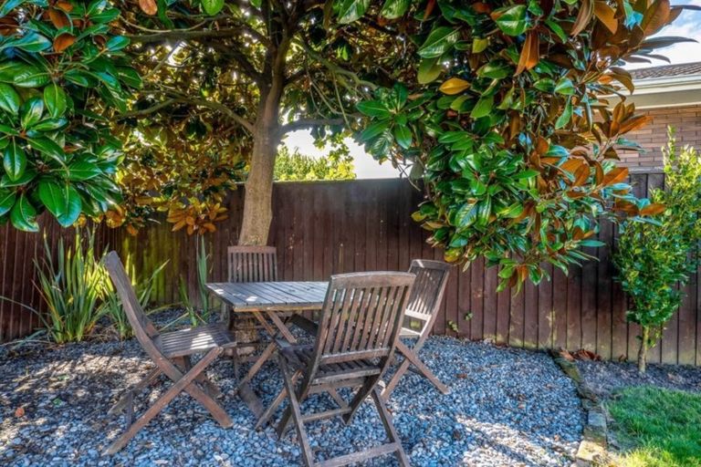 Photo of property in 22 Dunrobin Place, Avonhead, Christchurch, 8042