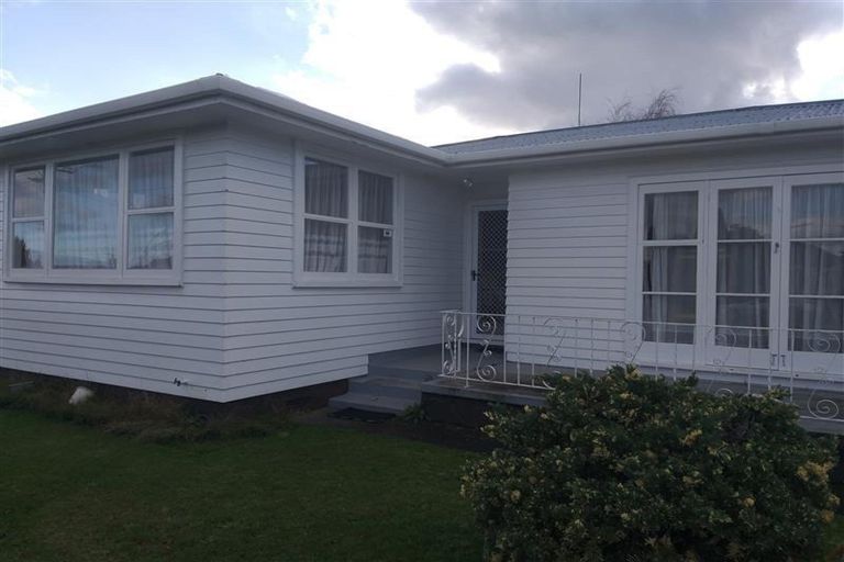 Photo of property in 16 Fernaig Street, Papakura, 2110