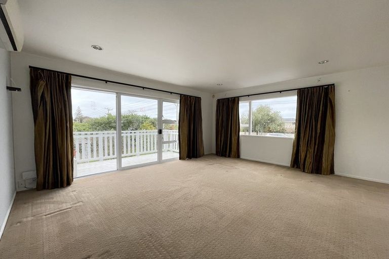 Photo of property in 1/64 Aberdeen Road, Campbells Bay, Auckland, 0620