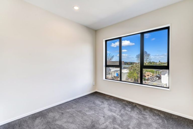 Photo of property in 40 Allington Road, Massey, Auckland, 0614