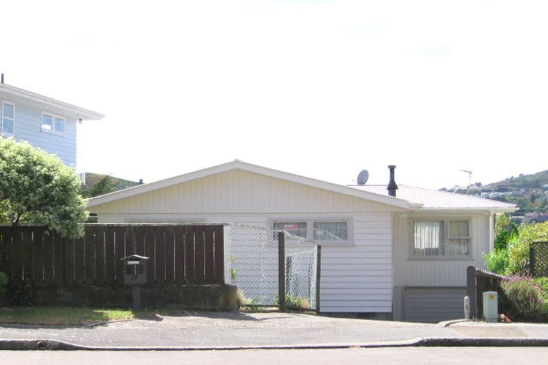 Photo of property in 17 Southern Cross Crescent, Island Bay, Wellington, 6023