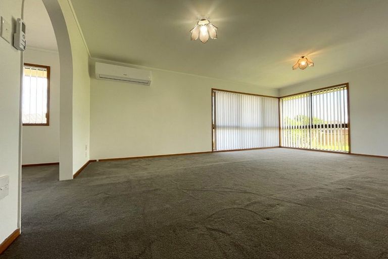 Photo of property in 86 Dalwhinnie Parade, Highland Park, Auckland, 2010