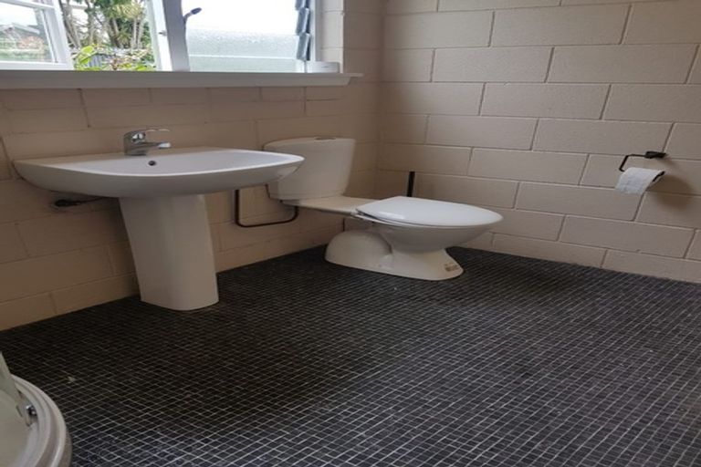 Photo of property in 528-530 Devon Street East, Fitzroy, New Plymouth, 4312