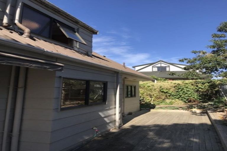 Photo of property in 6a Cambric Place, Botany Downs, Auckland, 2010