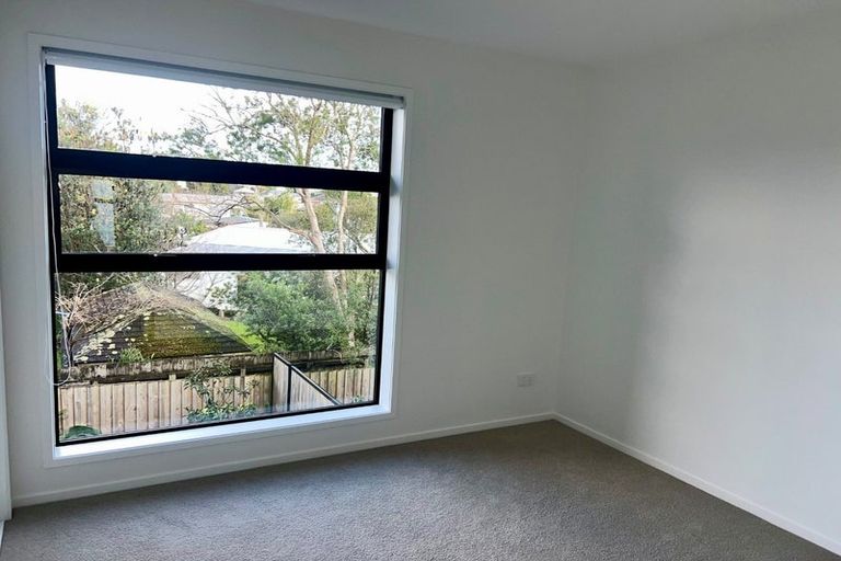 Photo of property in 16 Rauemi Way, Te Atatu South, Auckland, 0610