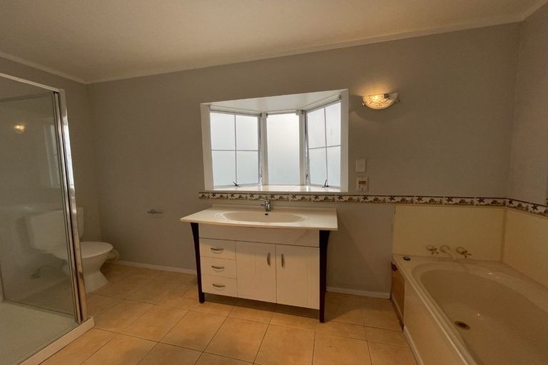 Photo of property in 2 Lemonwood Place, The Gardens, Auckland, 2105