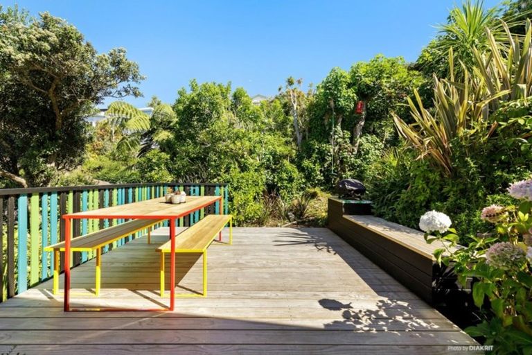 Photo of property in 18 Sugarloaf Road, Brooklyn, Wellington, 6021