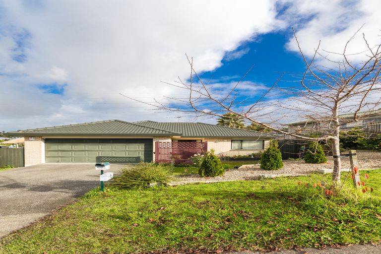 Photo of property in 36 Broadfield Street, Massey, Auckland, 0614